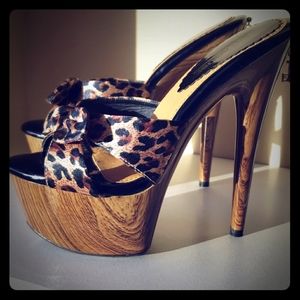Penthouse Woman stiletto leopard